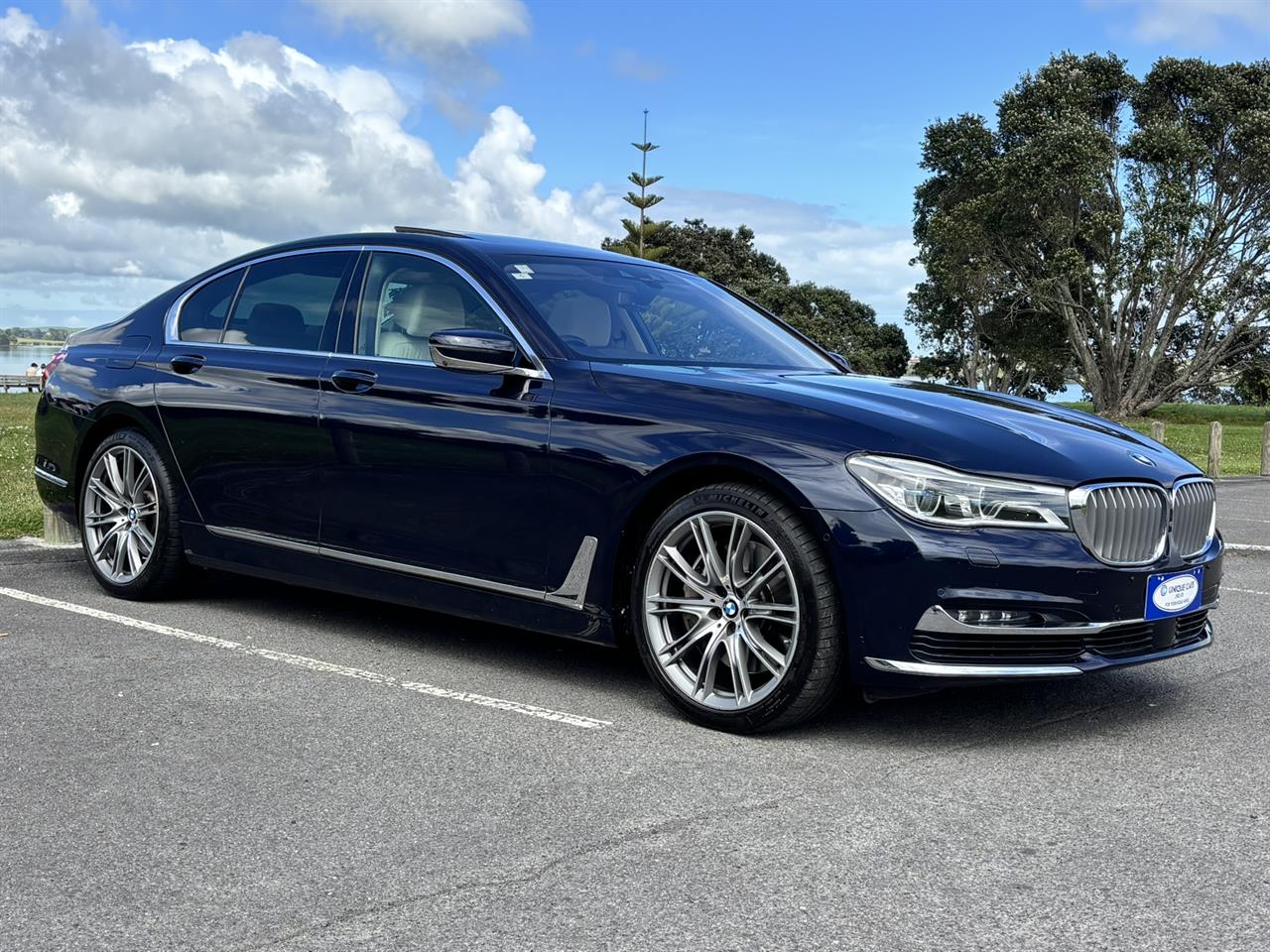 2017 BMW 750i thumbnail