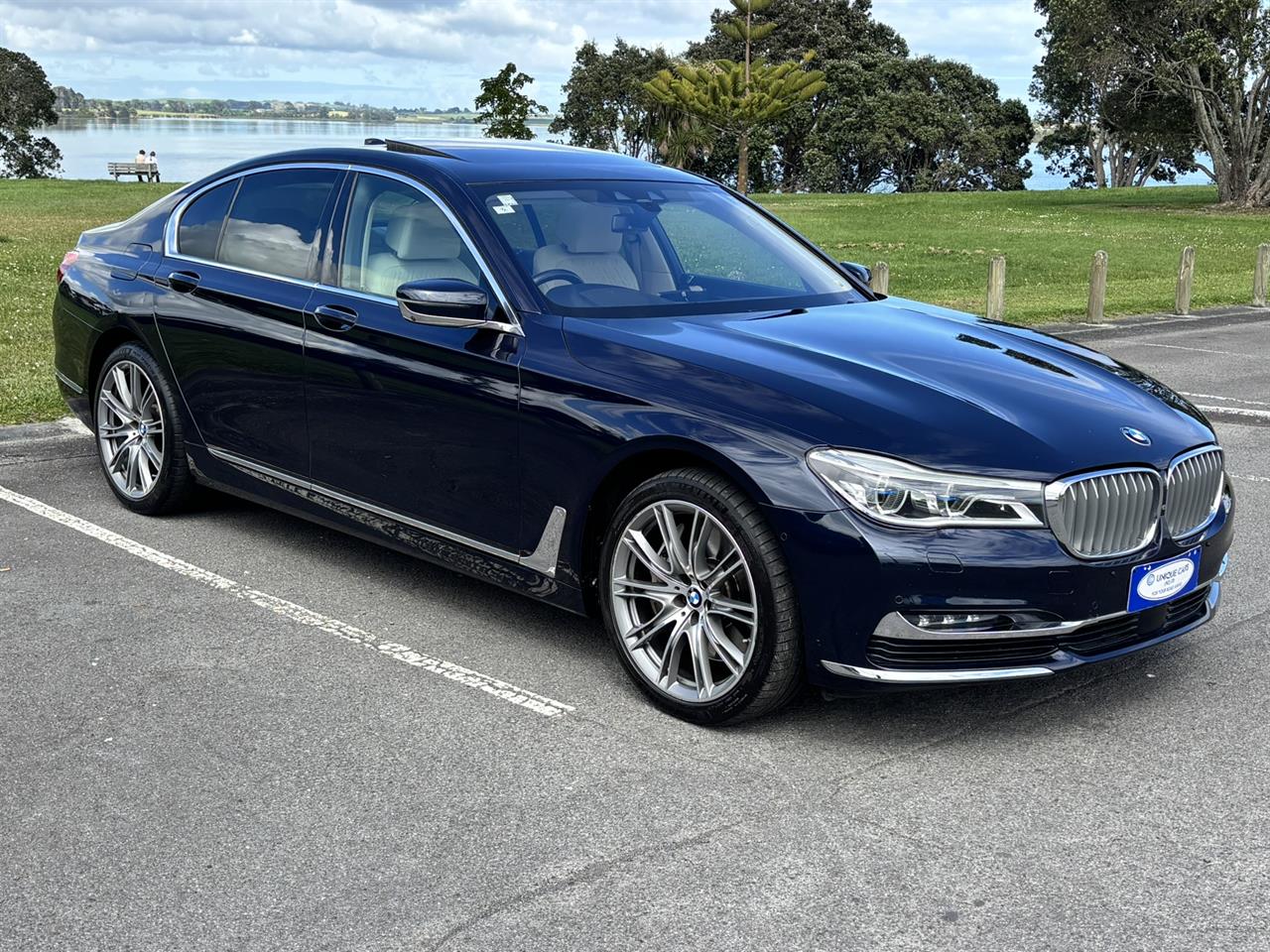 2017 BMW 750i thumbnail
