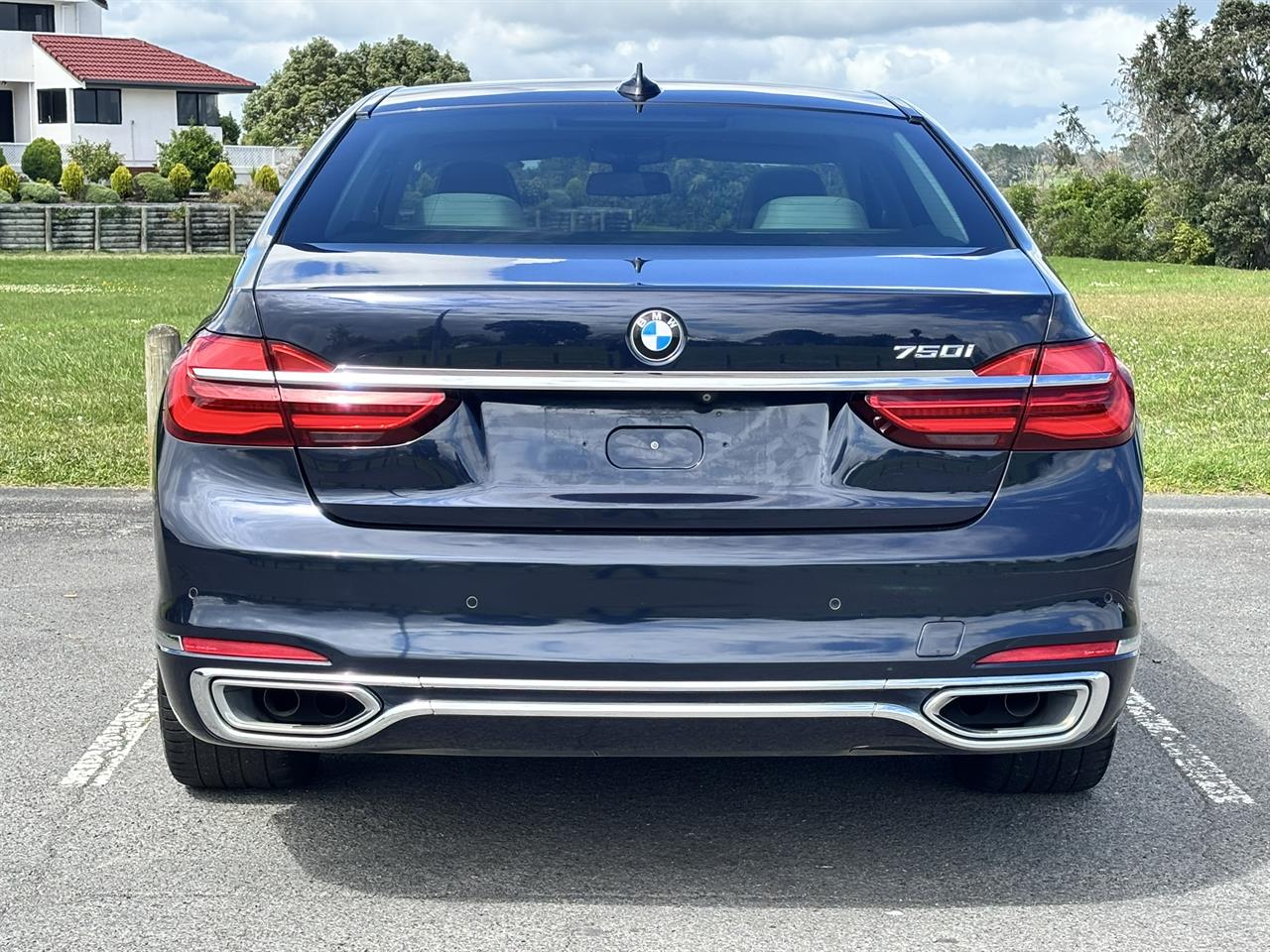 2017 BMW 750i thumbnail