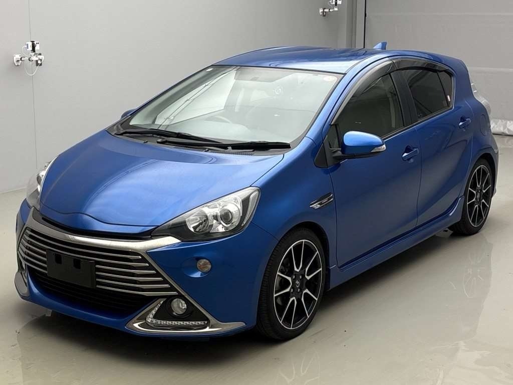 2014 Toyota Aqua thumbnail