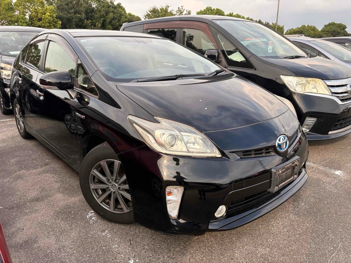 2015 Toyota Prius thumbnail