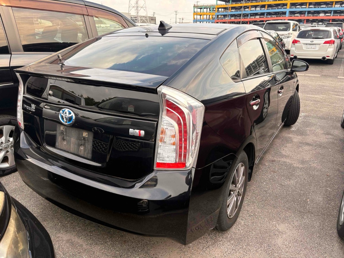 2015 Toyota Prius thumbnail