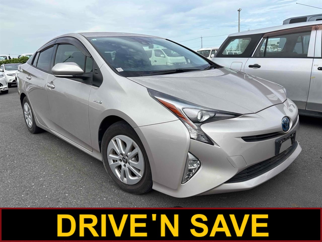 2016 Toyota Prius thumbnail