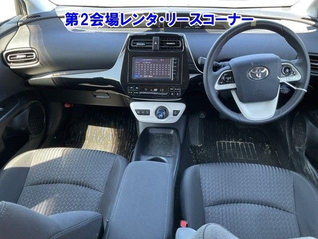 2016 Toyota Prius thumbnail