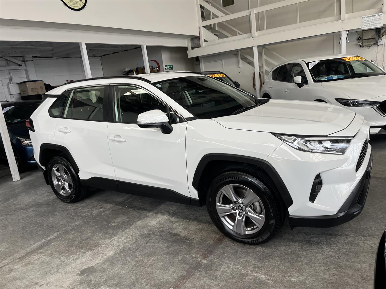 2023 Toyota RAV4 thumbnail