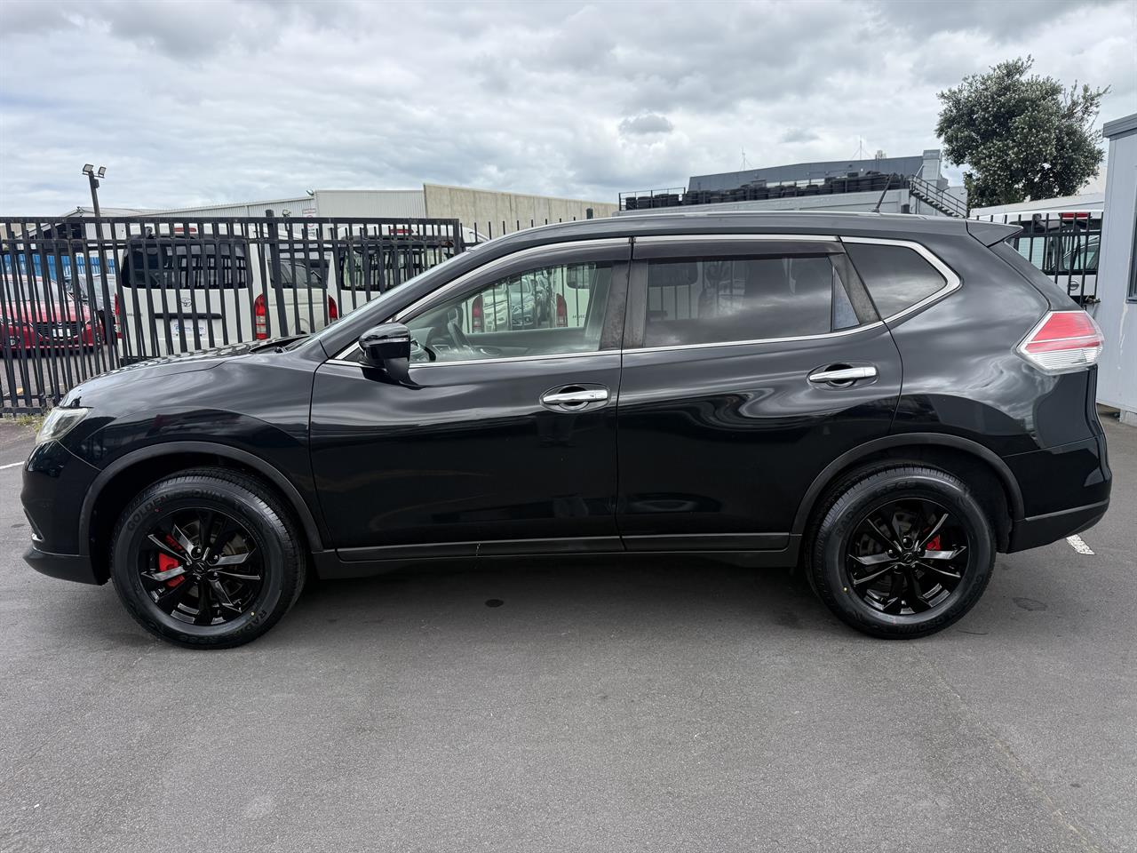 2015 Nissan X-Trail thumbnail