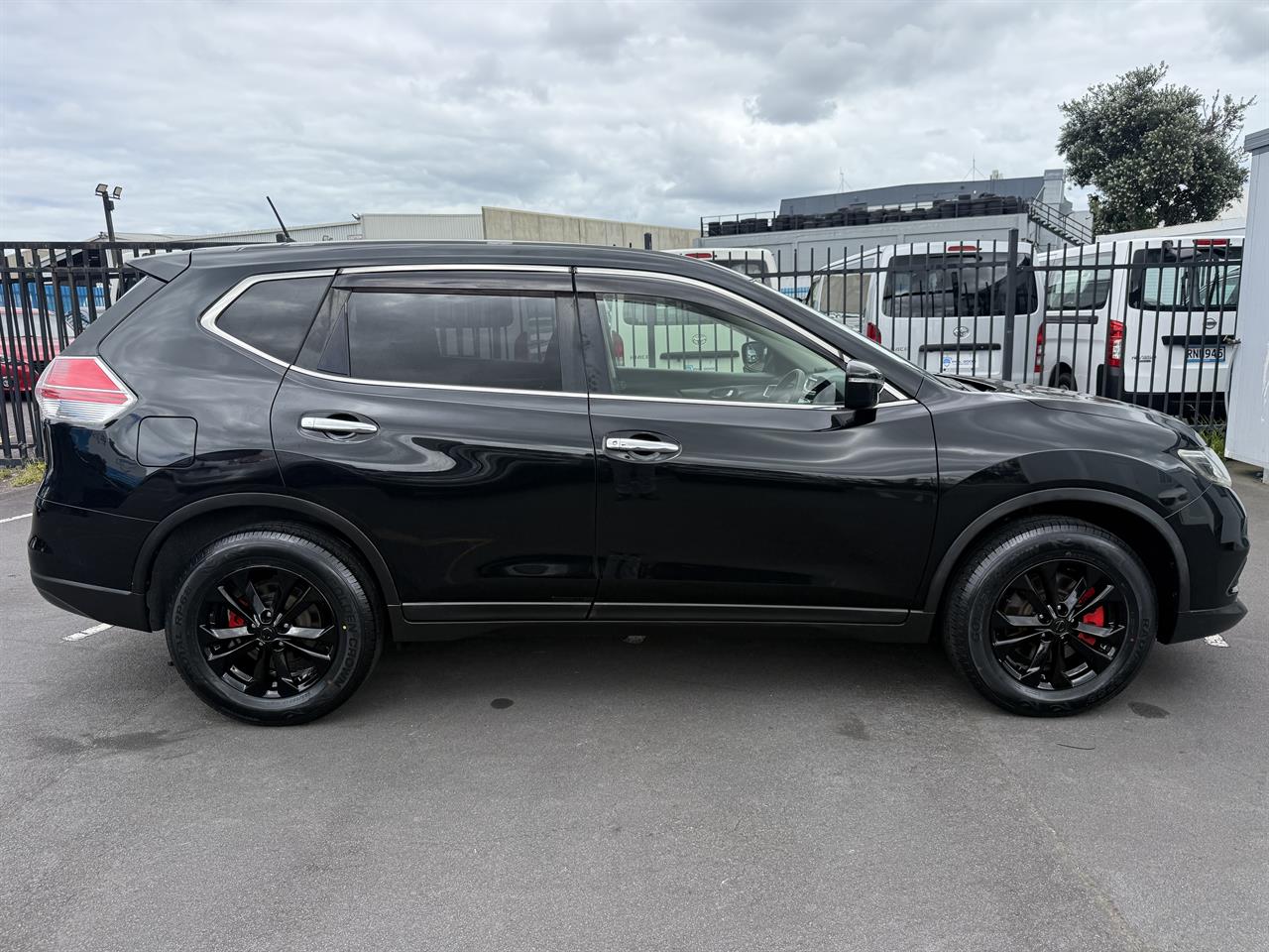 2015 Nissan X-Trail thumbnail