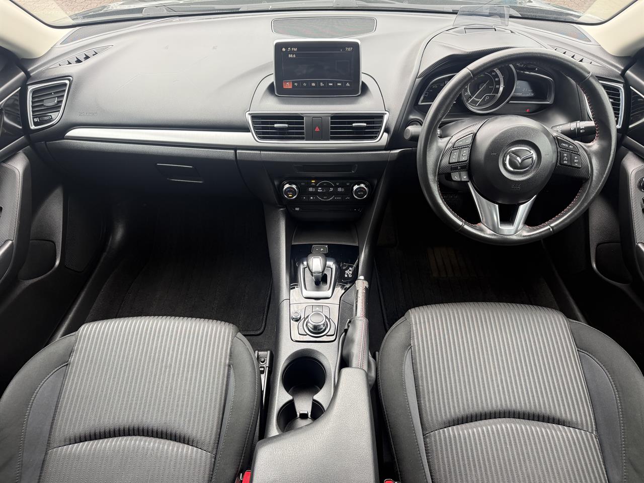 2014 Mazda Axela thumbnail