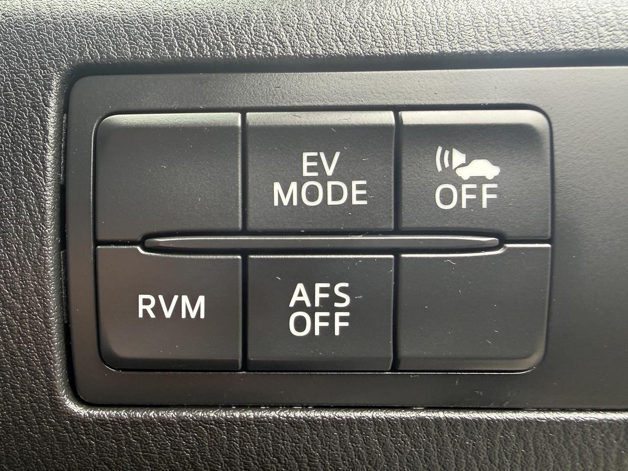 2014 Mazda Axela thumbnail