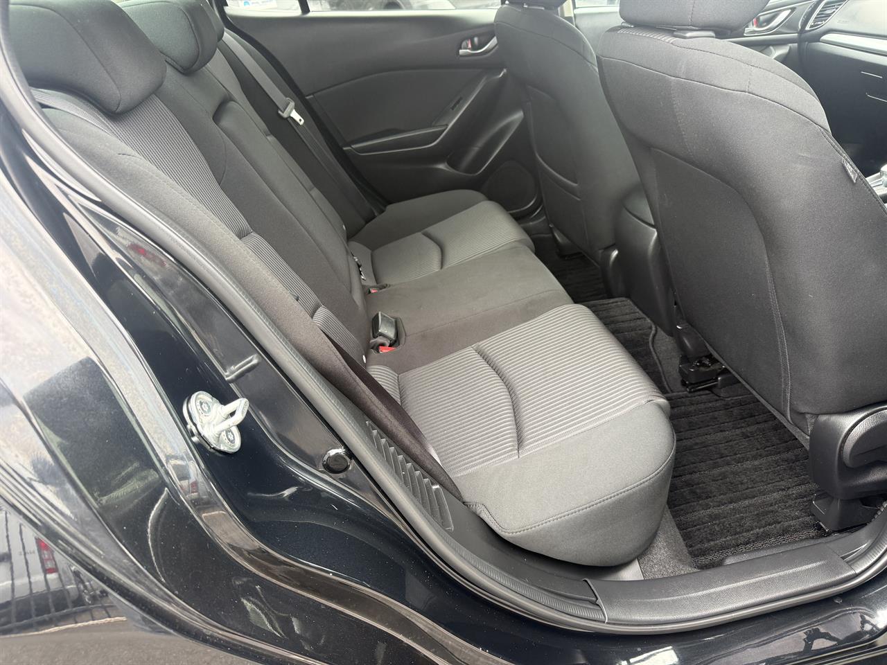 2014 Mazda Axela thumbnail