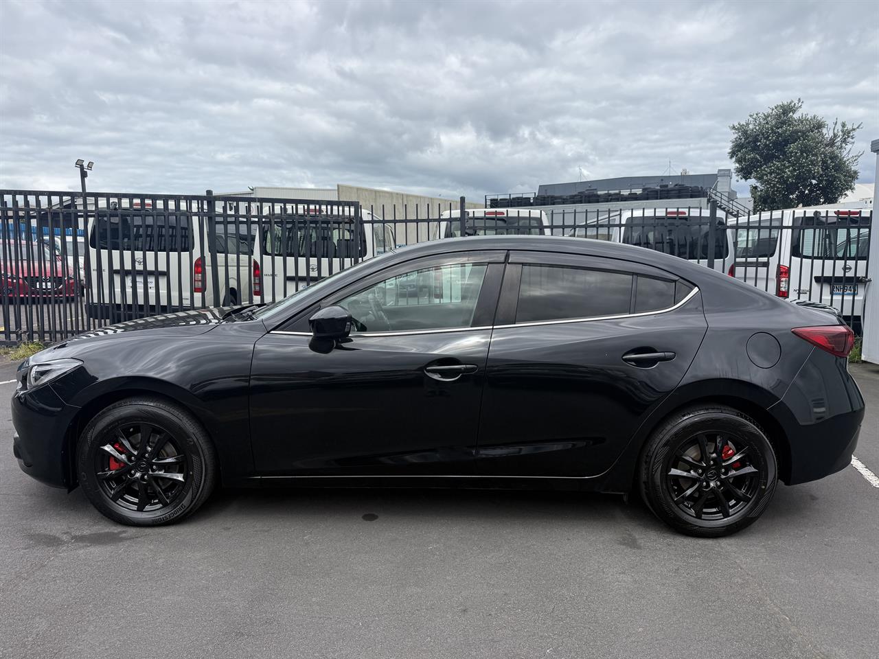 2014 Mazda Axela thumbnail