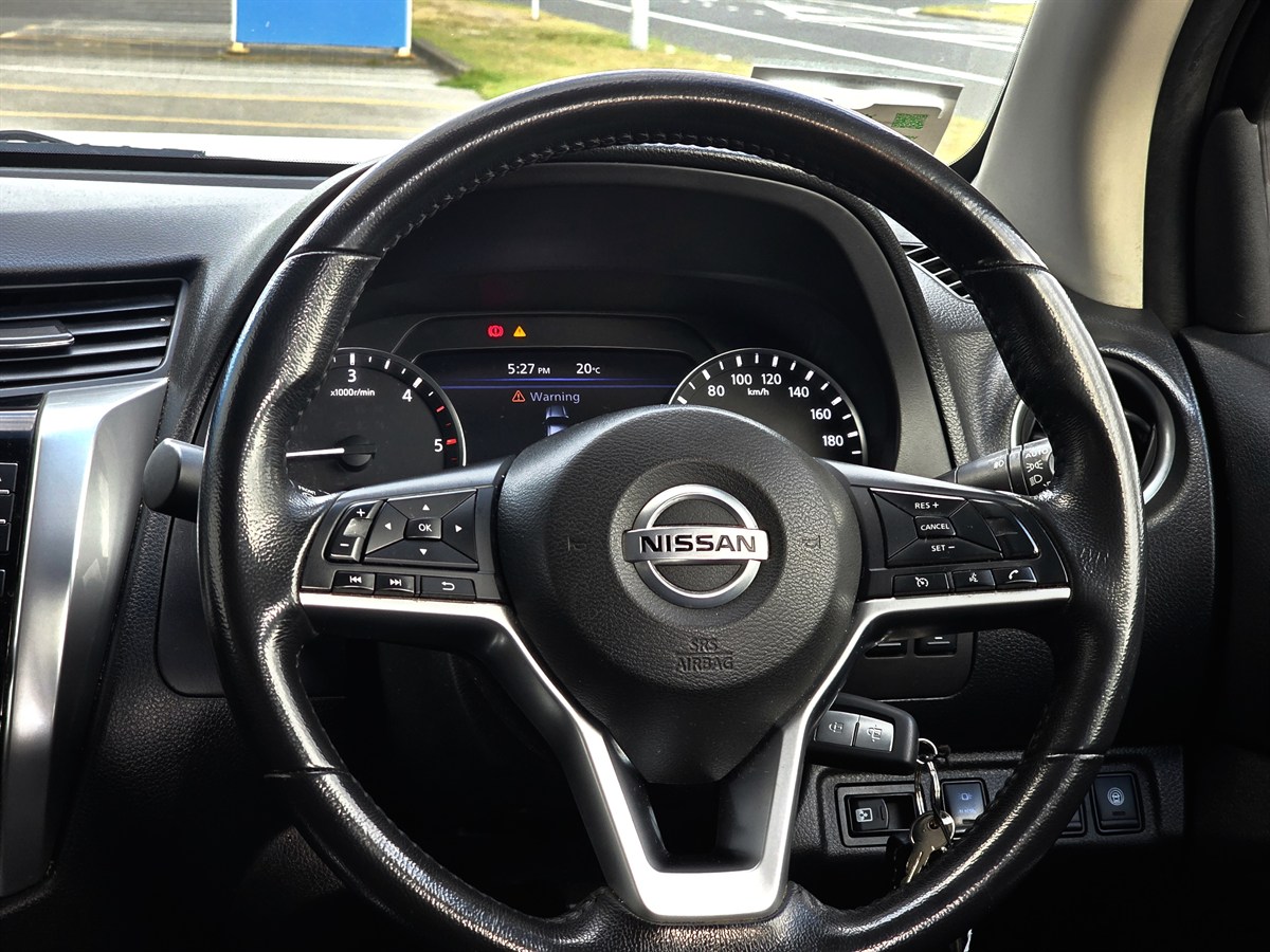 2021 Nissan Navara thumbnail