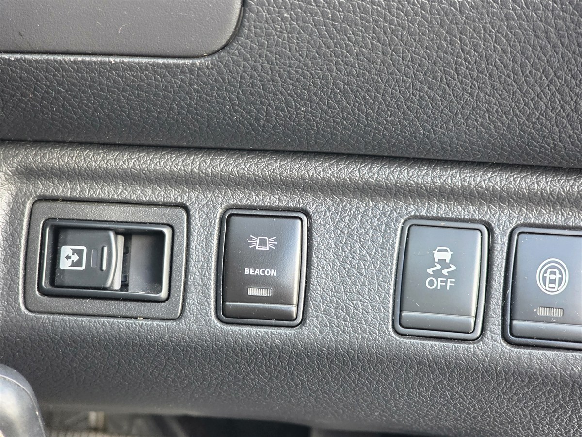 2021 Nissan Navara thumbnail