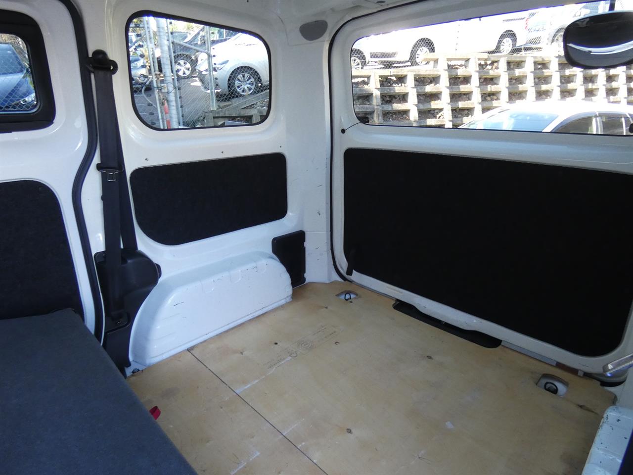 2020 Nissan NV200 thumbnail