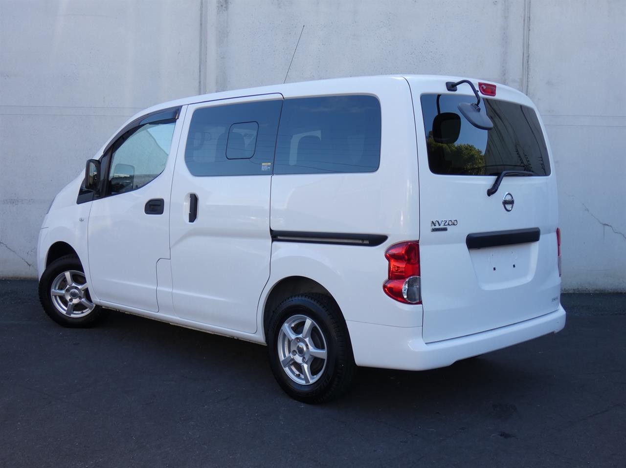 2020 Nissan NV200 thumbnail