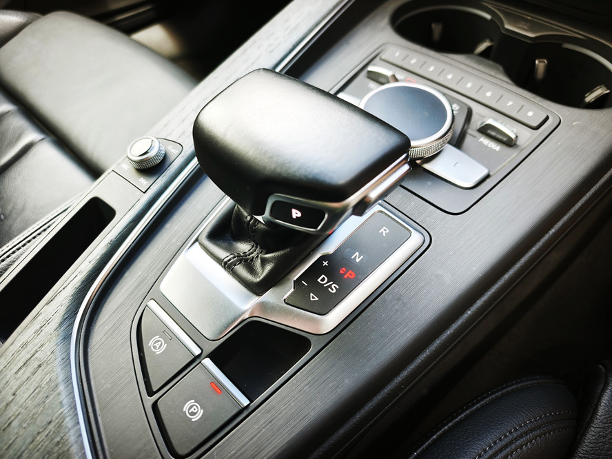2018 Audi A4 thumbnail