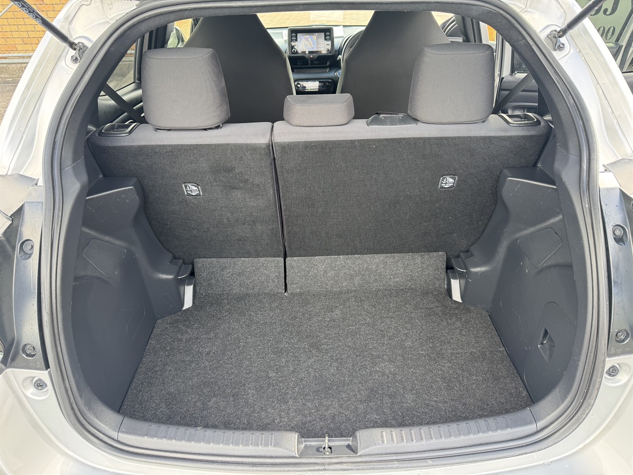 2021 Toyota YARIS thumbnail