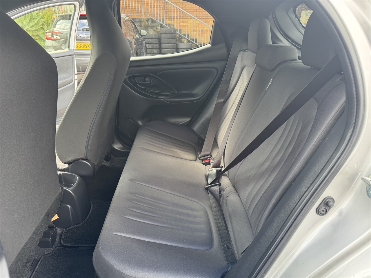 2021 Toyota YARIS thumbnail