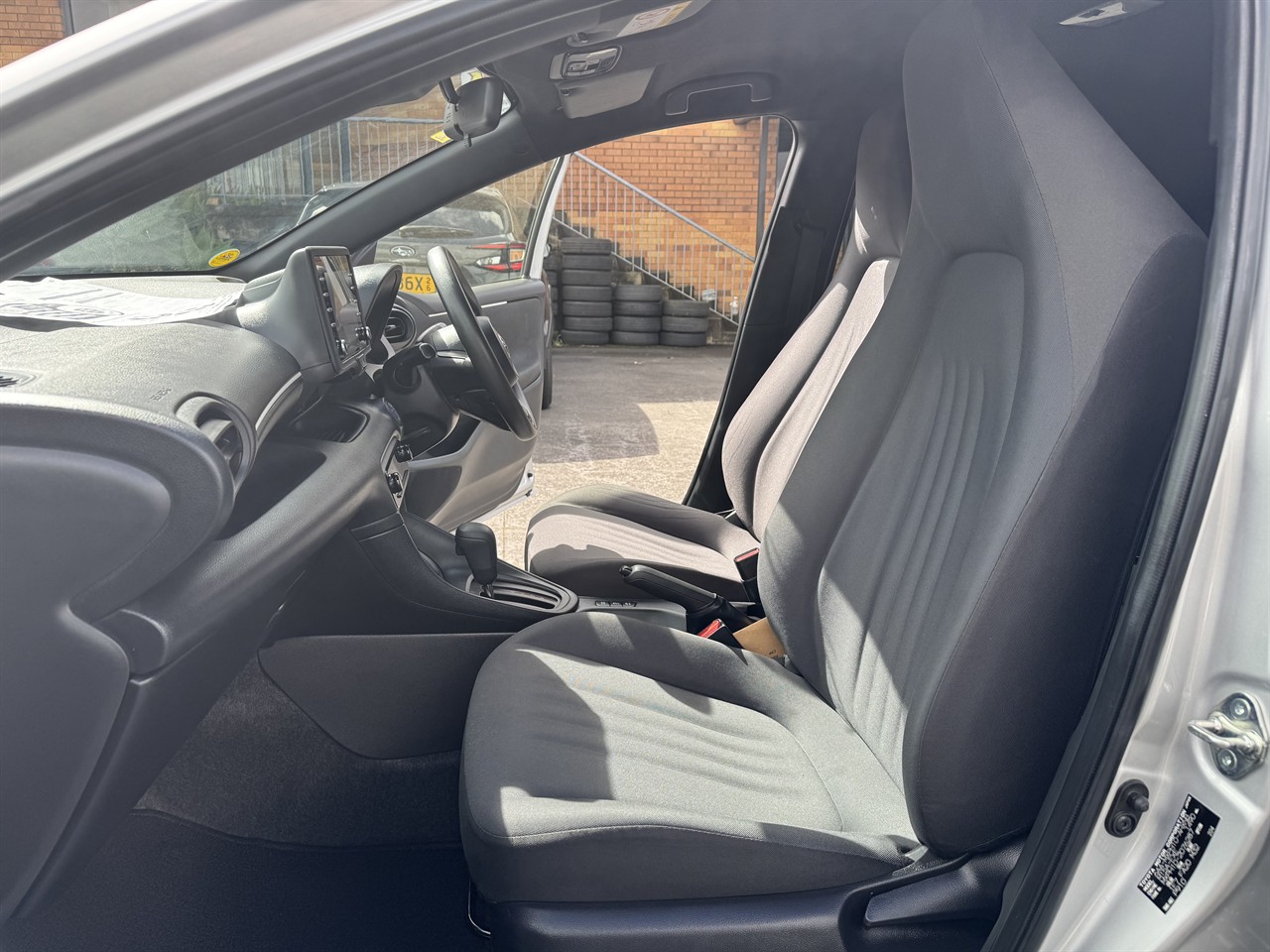 2021 Toyota YARIS thumbnail
