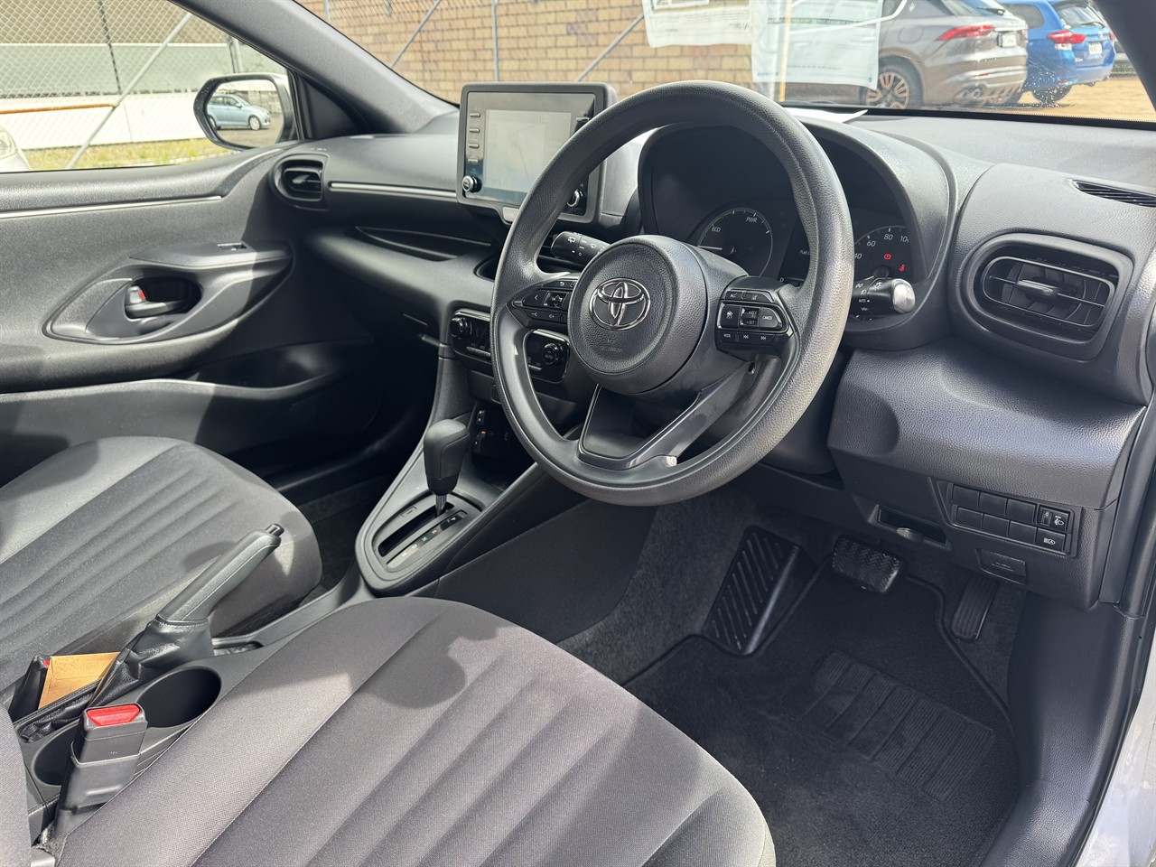 2021 Toyota YARIS thumbnail