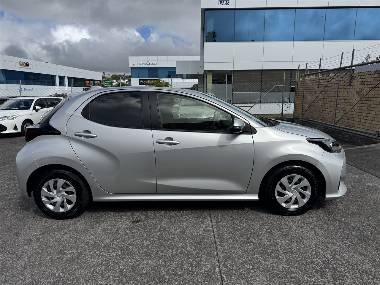 2021 Toyota YARIS thumbnail