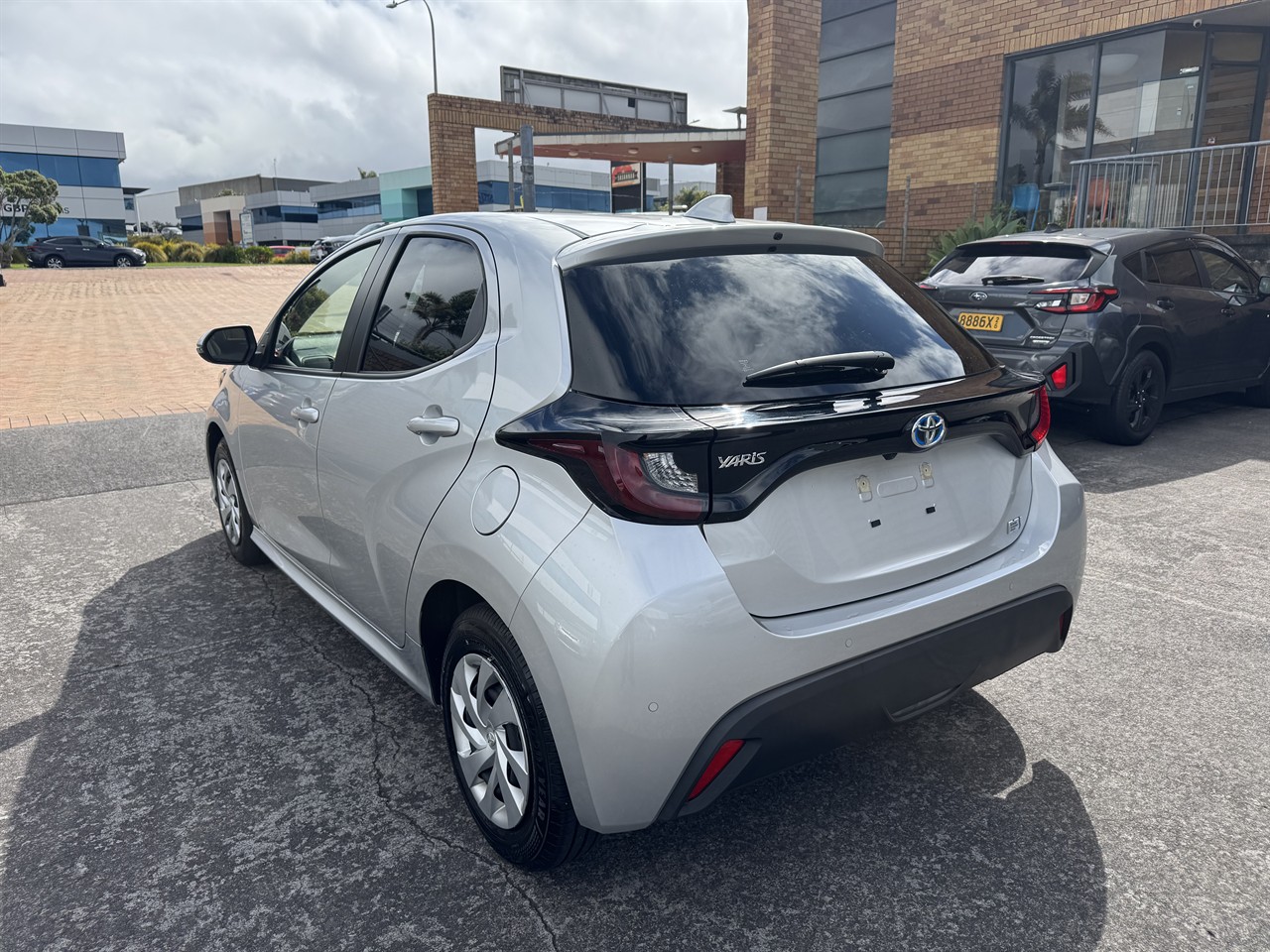 2021 Toyota YARIS thumbnail