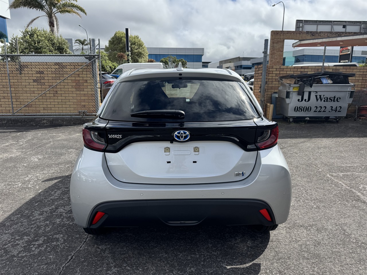 2021 Toyota YARIS thumbnail