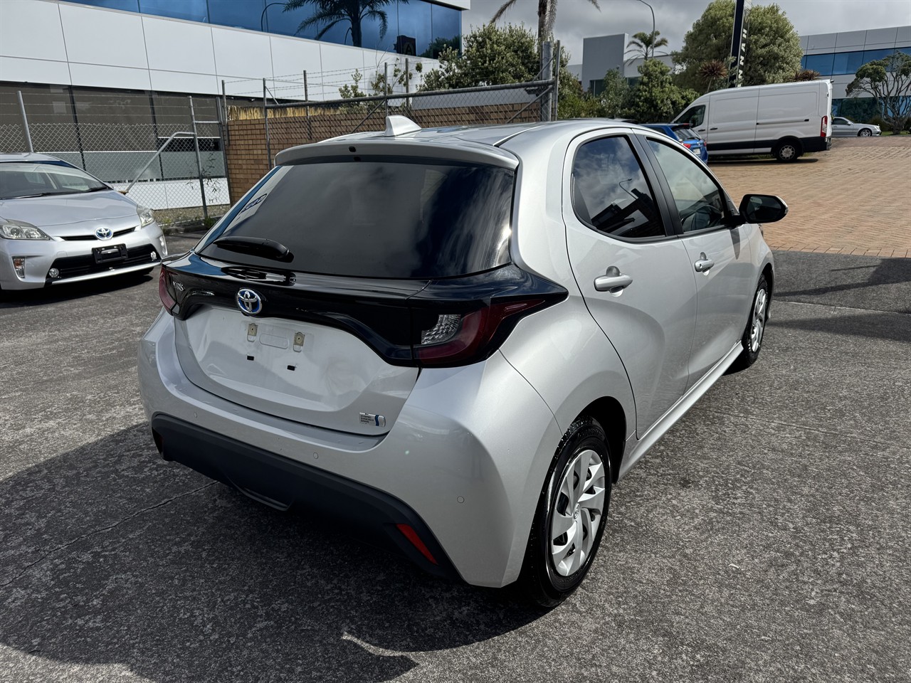 2021 Toyota YARIS thumbnail