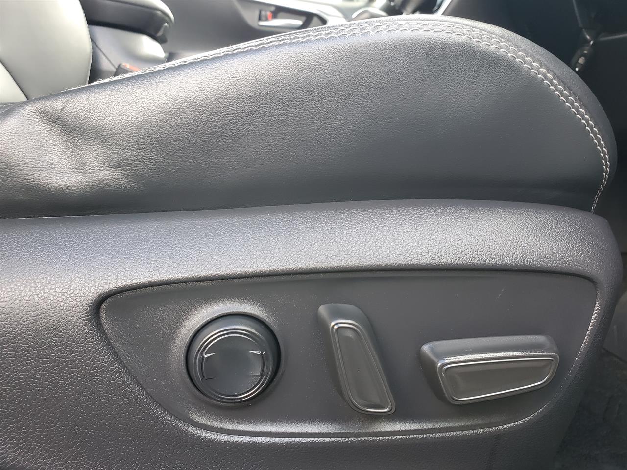 2019 Toyota Rav4 thumbnail