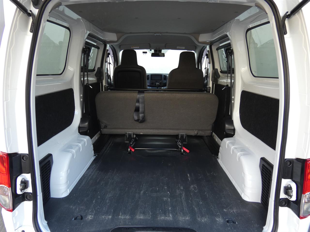 2020 Nissan NV200 thumbnail