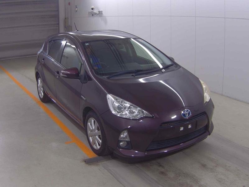 2014 Toyota Aqua thumbnail
