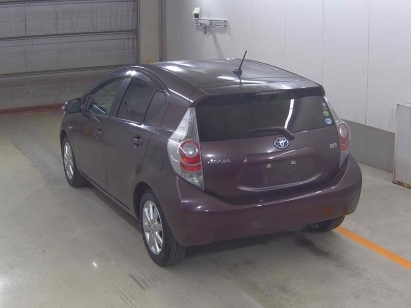 2014 Toyota Aqua thumbnail