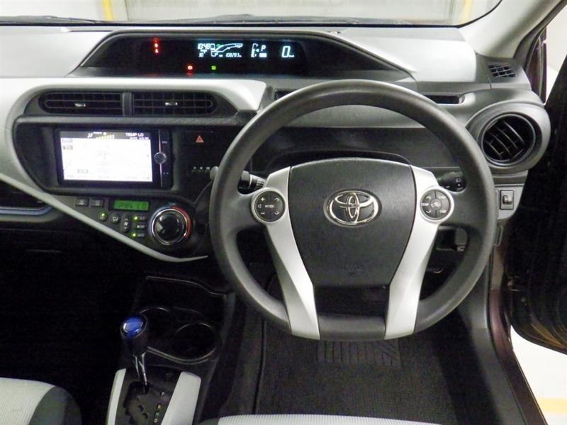 2014 Toyota Aqua thumbnail