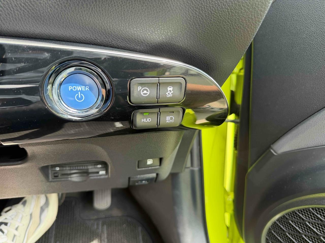 2016 Toyota Prius thumbnail
