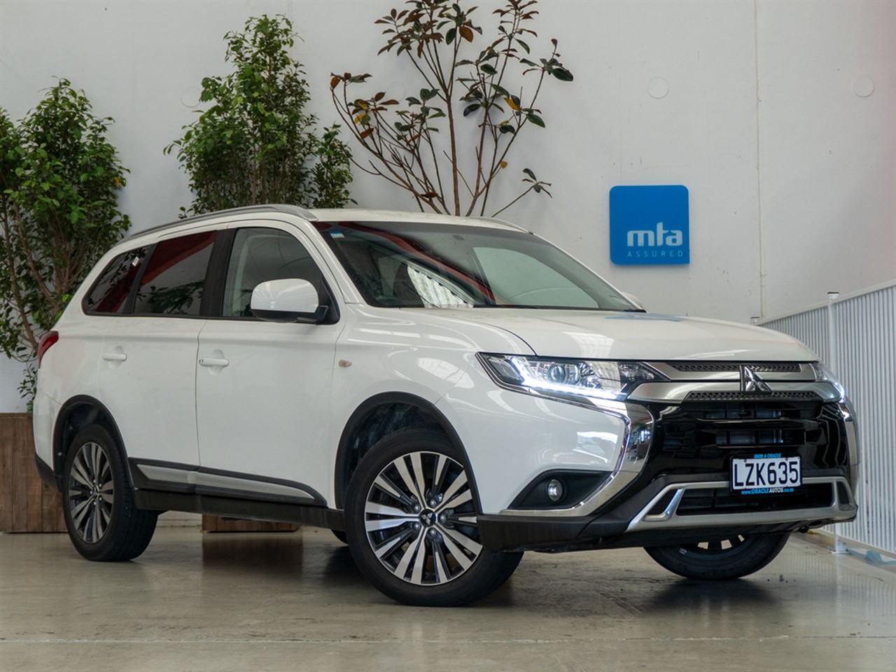 2019 Mitsubishi Outlander thumbnail
