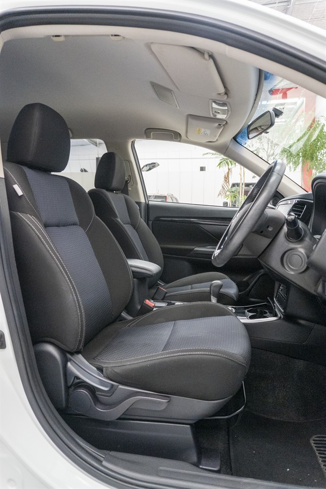 2019 Mitsubishi Outlander thumbnail