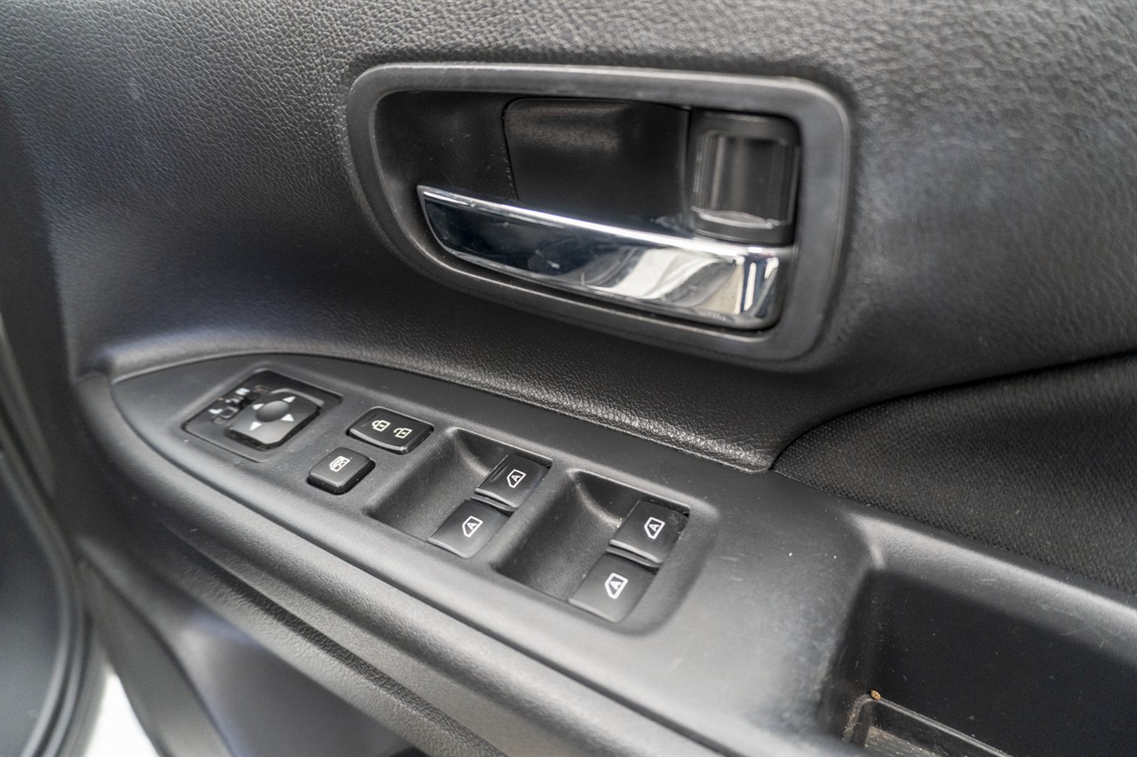 2019 Mitsubishi Outlander thumbnail