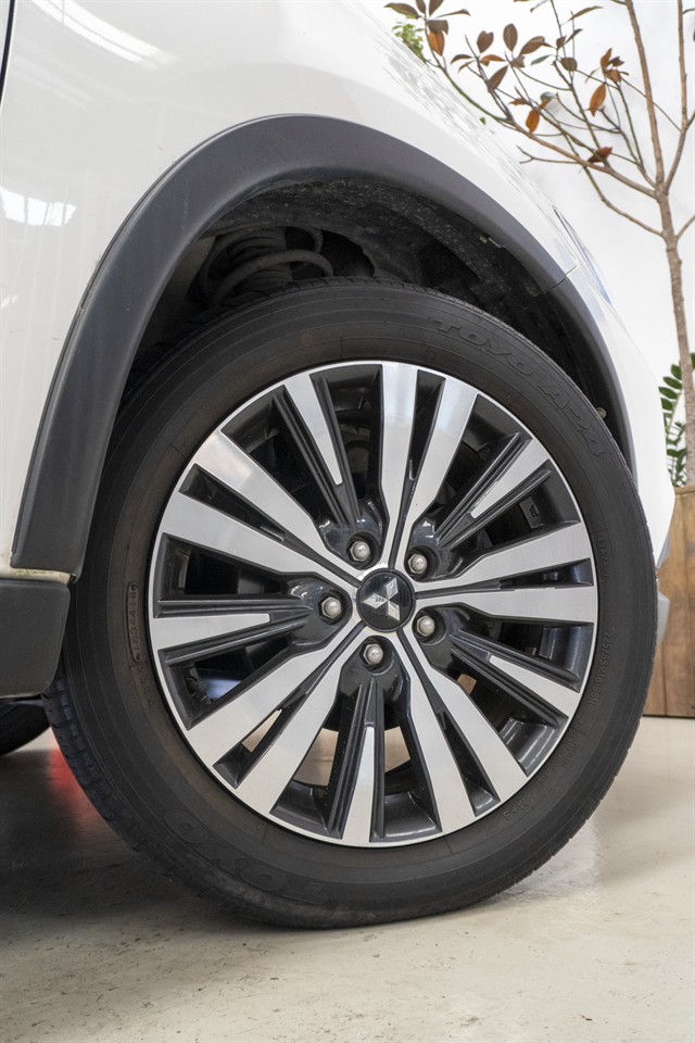 2019 Mitsubishi Outlander thumbnail