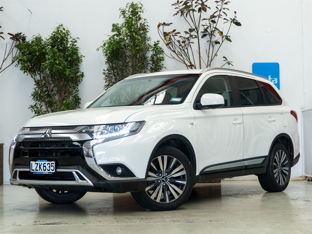 2019 Mitsubishi Outlander thumbnail
