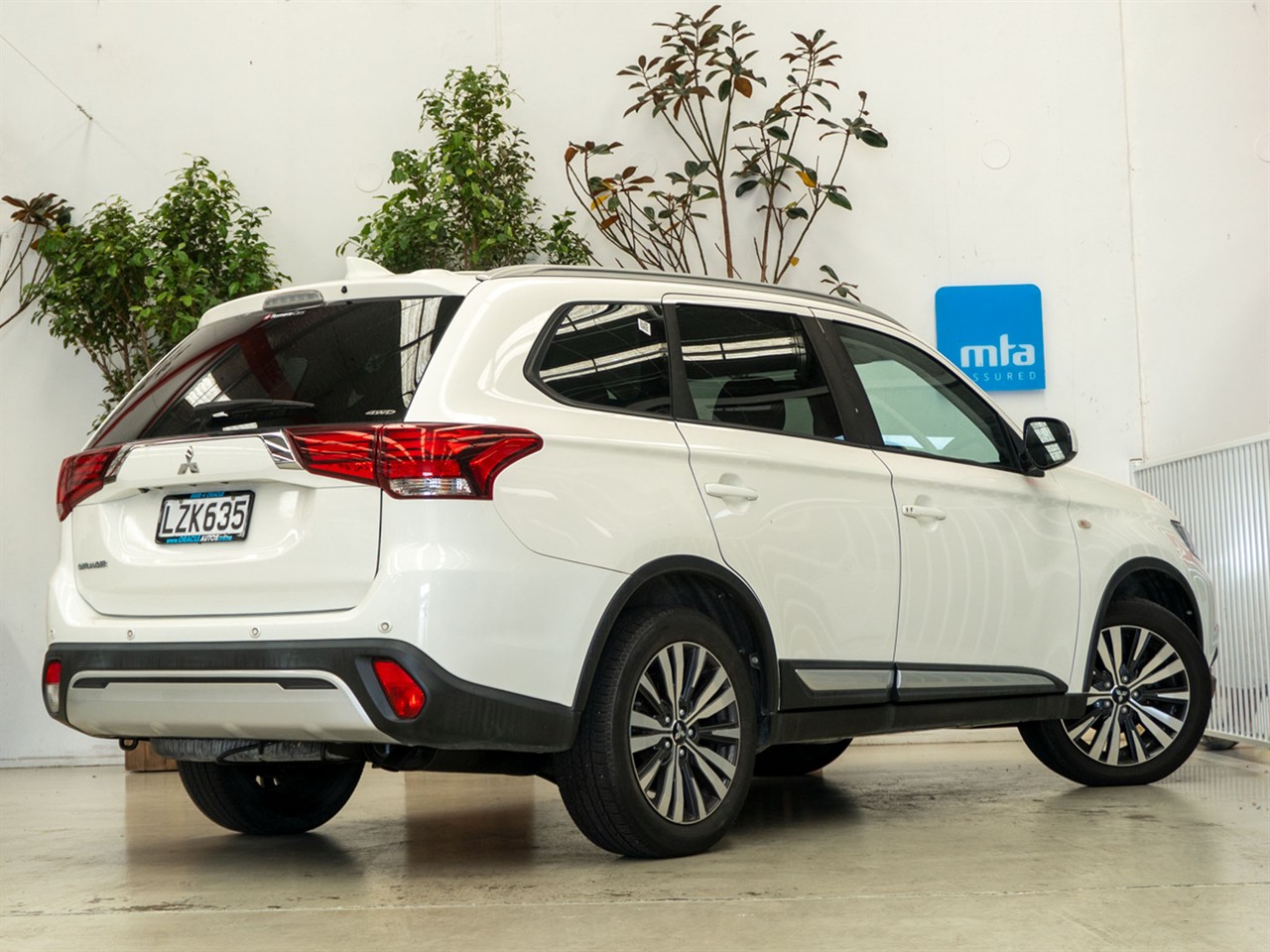 2019 Mitsubishi Outlander thumbnail