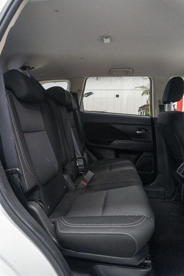 2019 Mitsubishi Outlander thumbnail