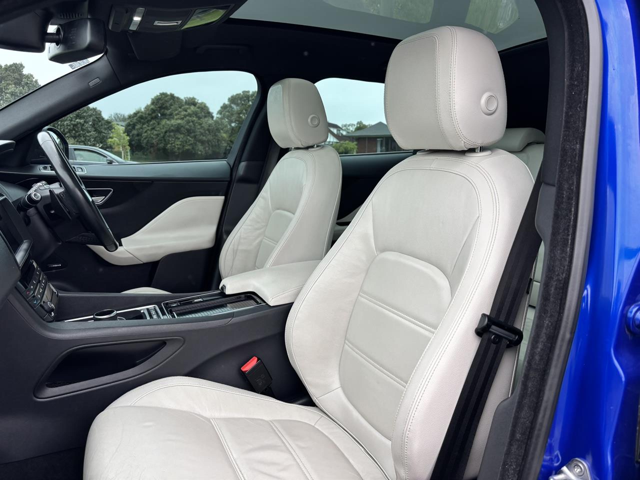 2020 Jaguar F-Pace thumbnail