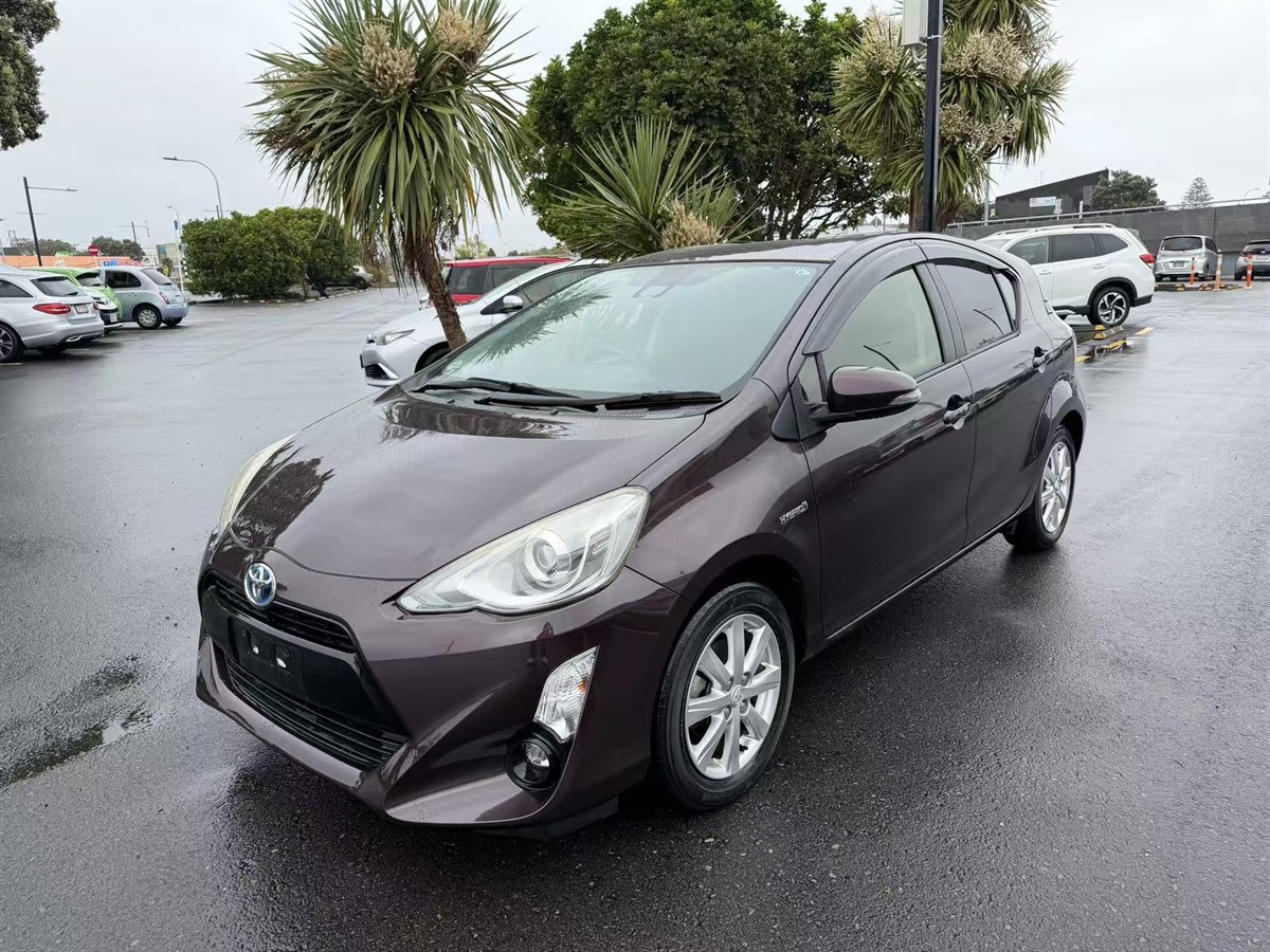 2016 Toyota Aqua thumbnail