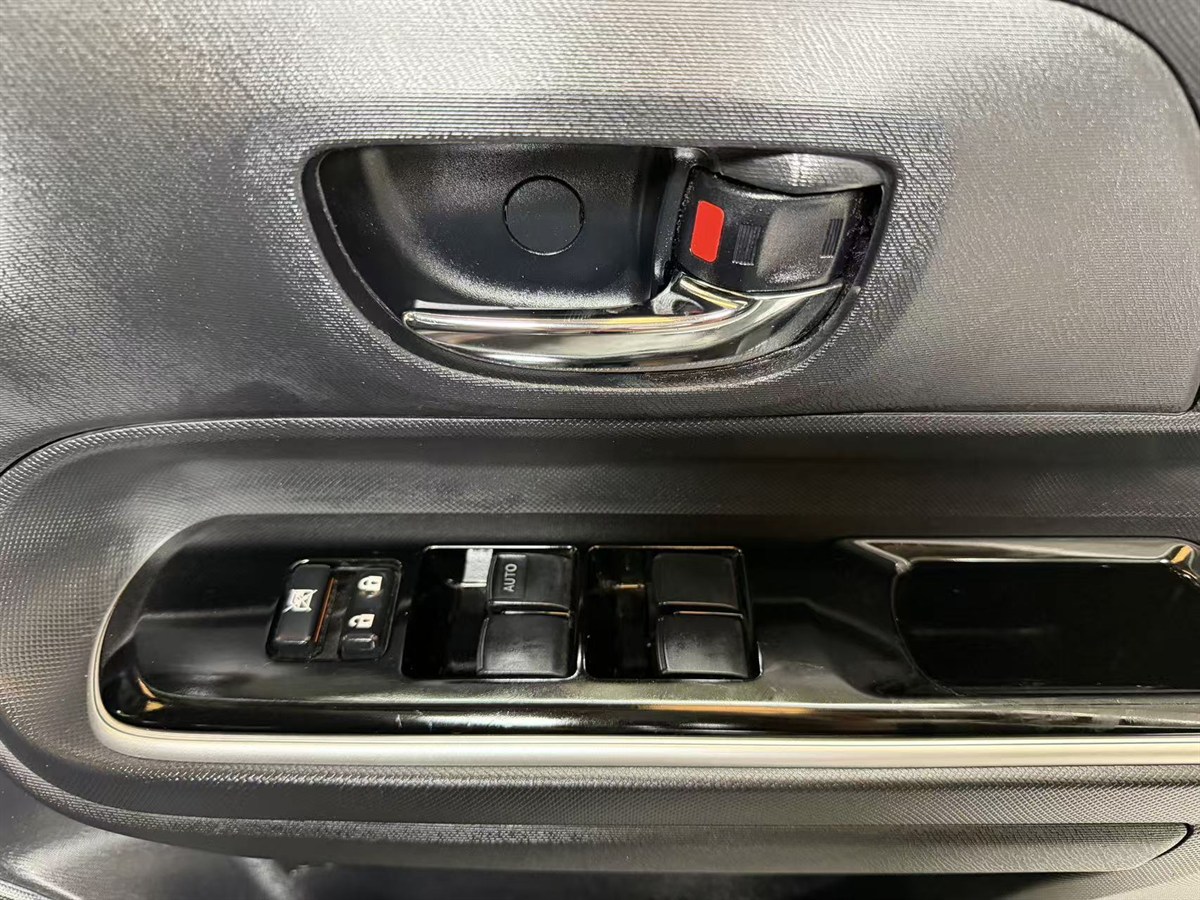 2016 Toyota Aqua thumbnail