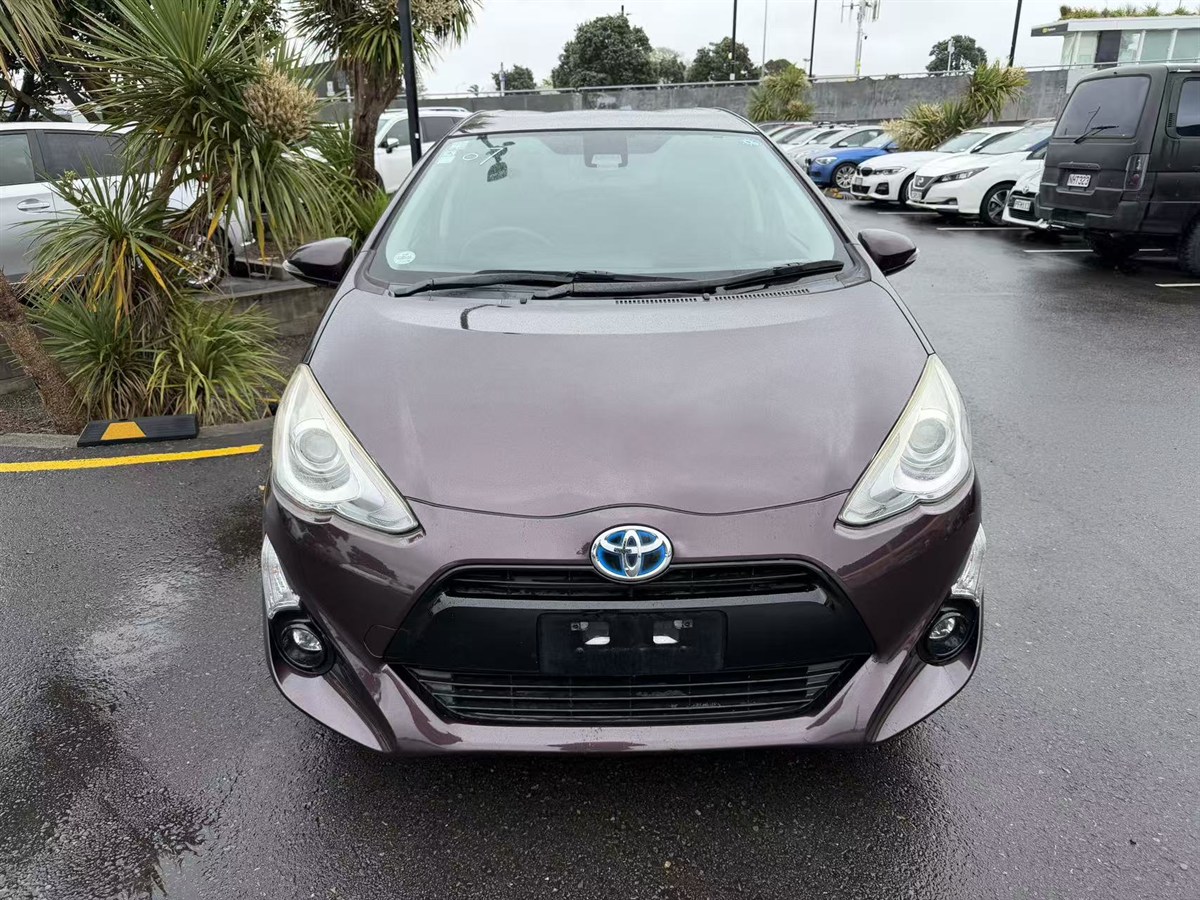 2016 Toyota Aqua thumbnail