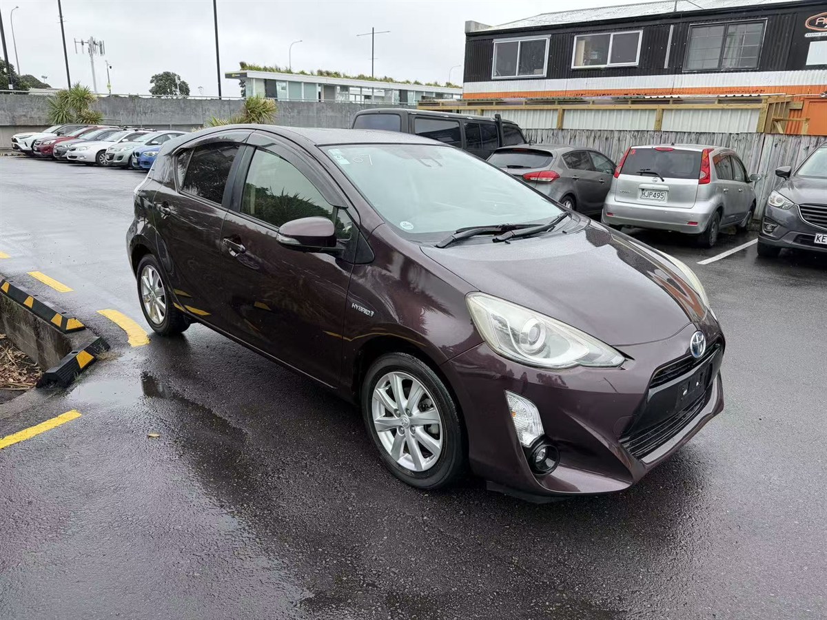 2016 Toyota Aqua thumbnail