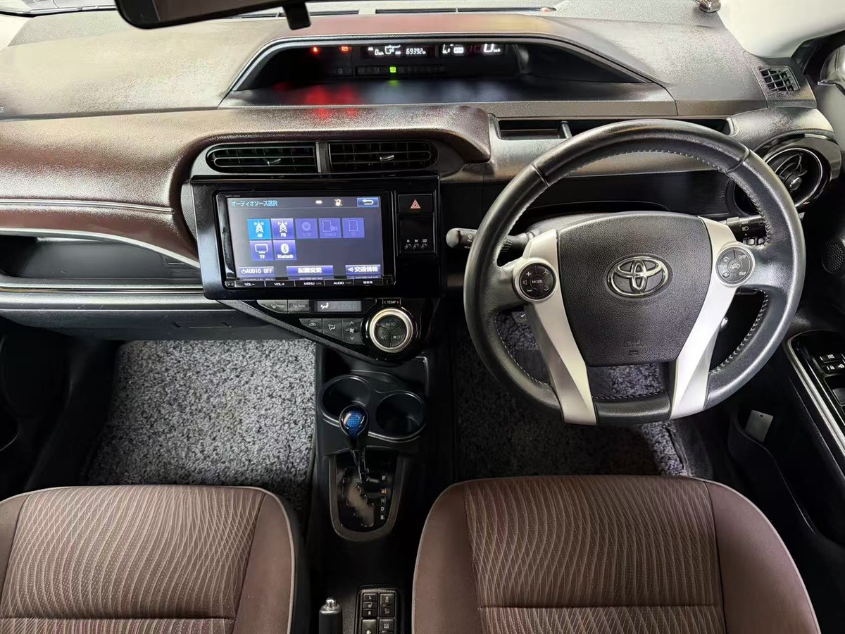 2016 Toyota Aqua thumbnail