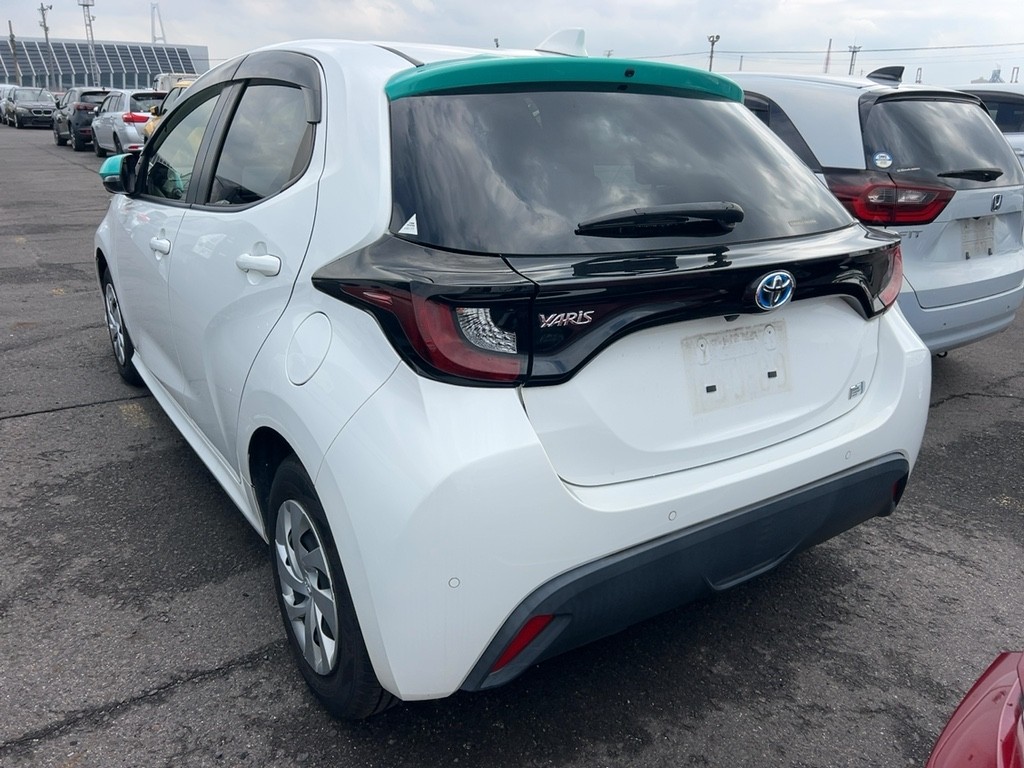 2021 Toyota YARIS thumbnail