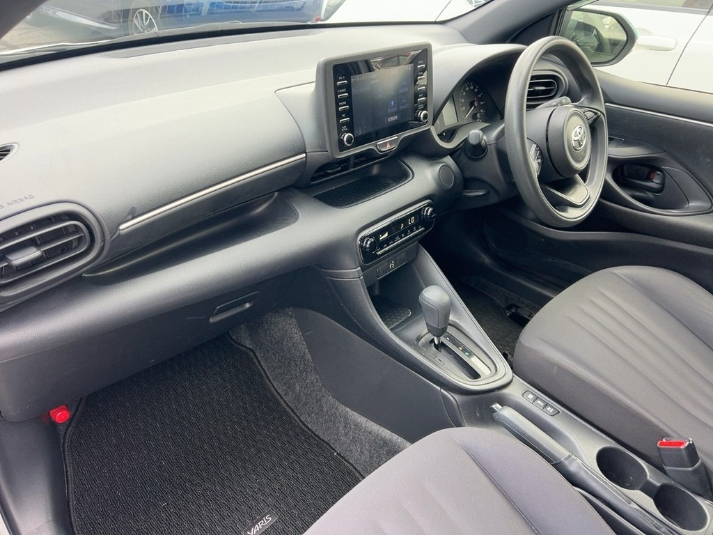 2021 Toyota YARIS thumbnail