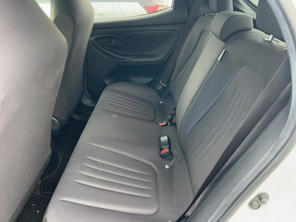 2021 Toyota YARIS thumbnail